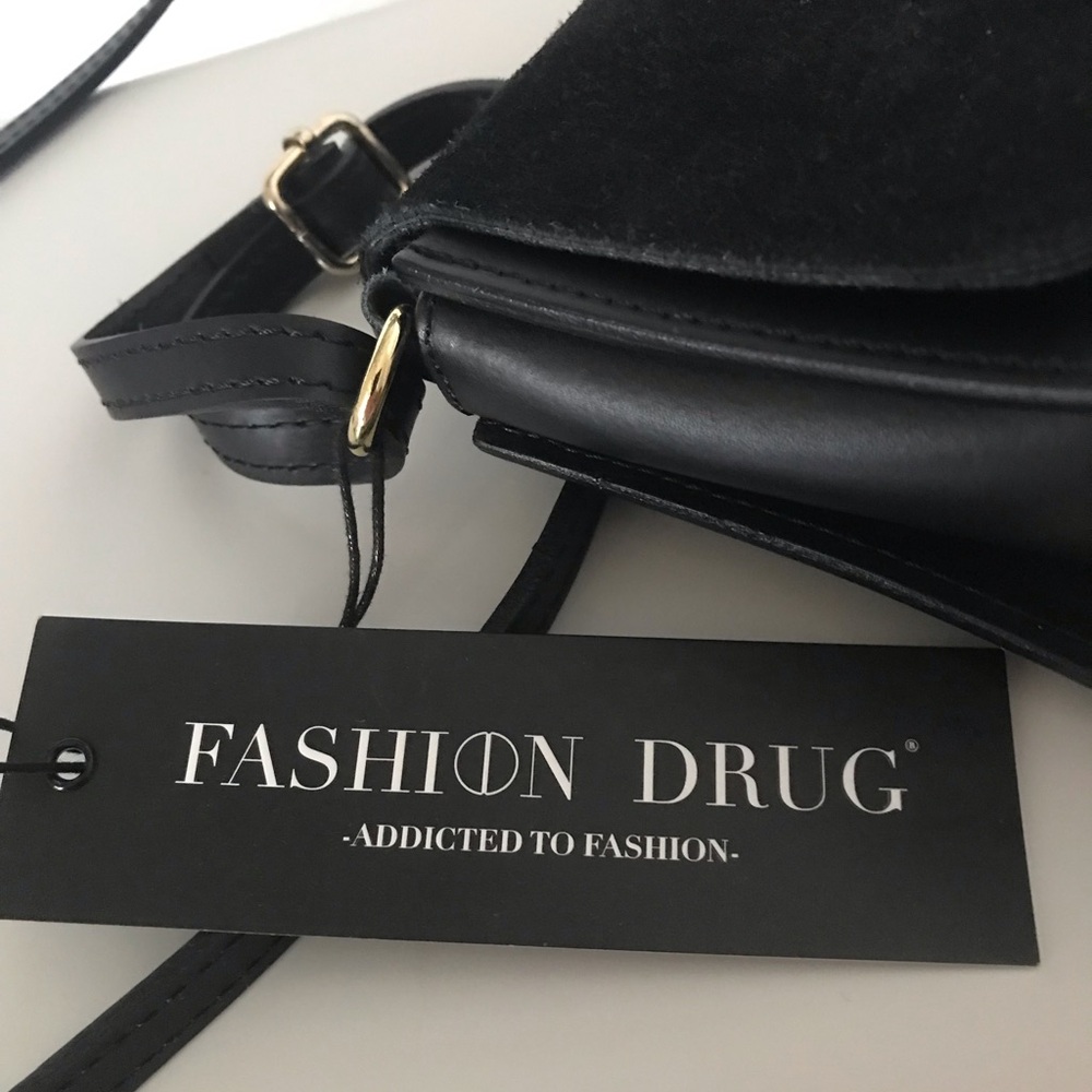 NWT Fashion Drug crossbody bag! Real Italian leather. - Picture 5 of 13